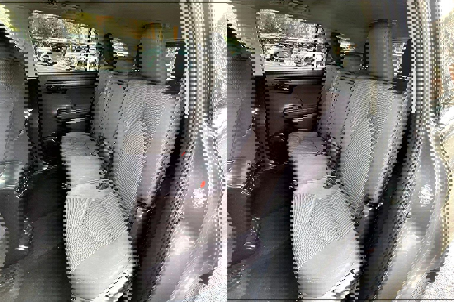 Used 2024 Toyota Highlander LE image 24