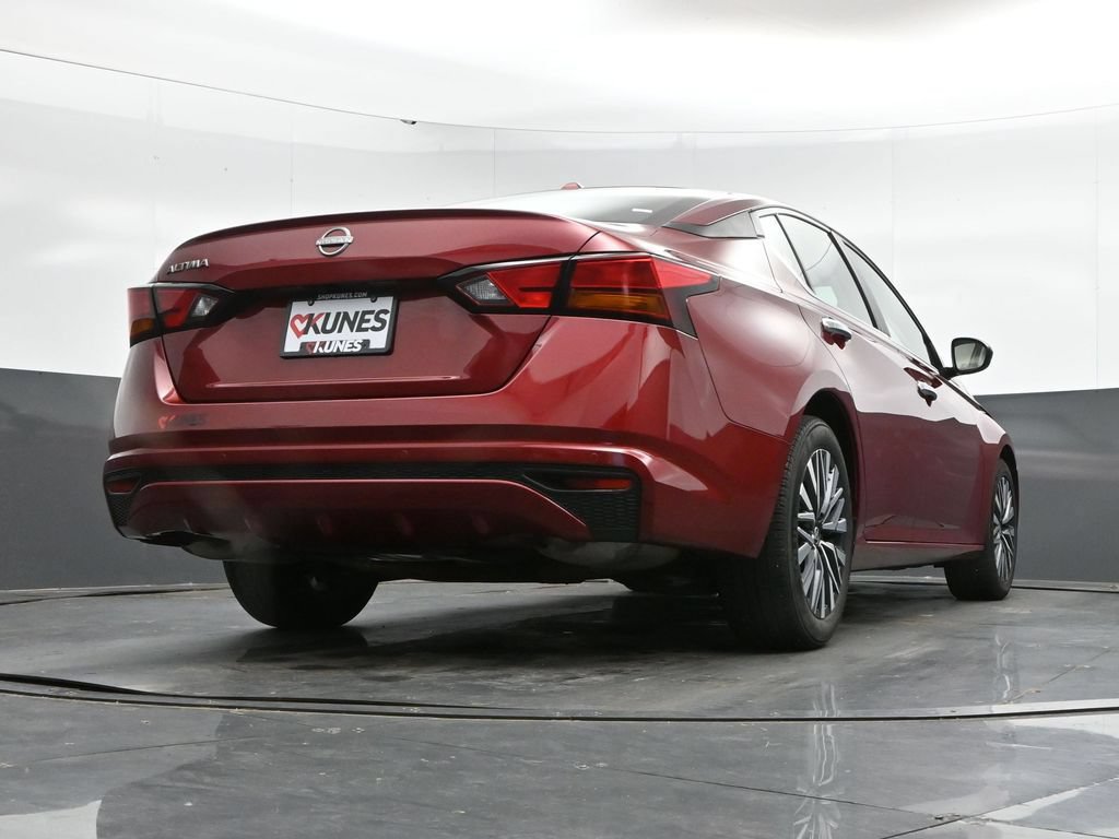 Used 2025 Nissan Altima 2.5 SV FWD image 39
