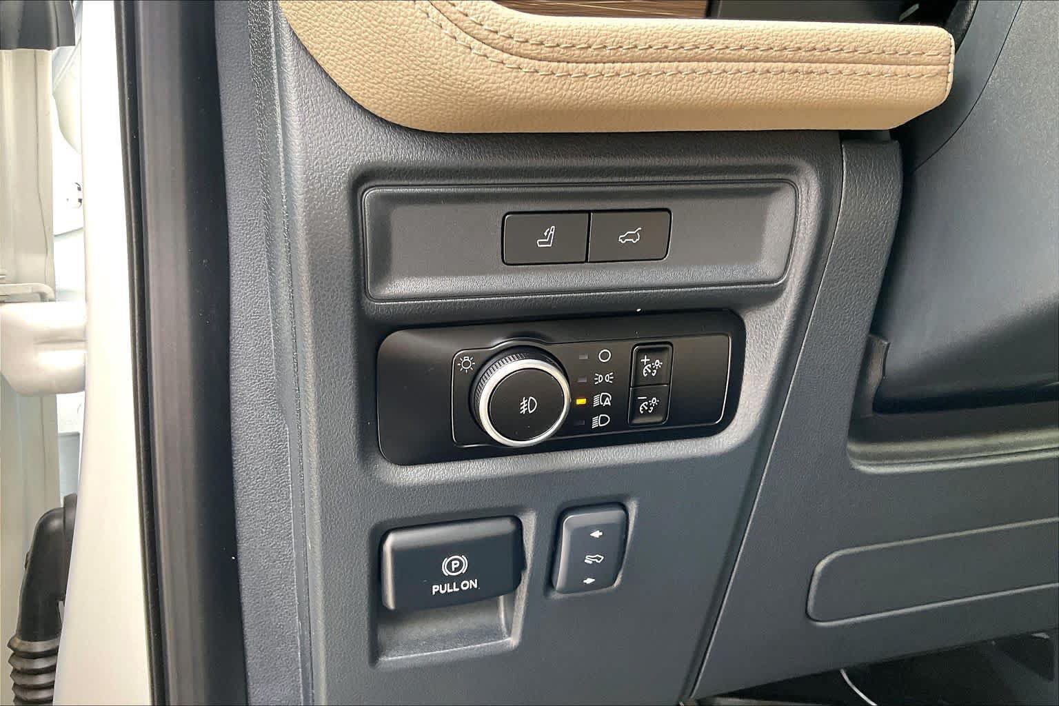 Used 2023 Ford Expedition Limited RWD image 33