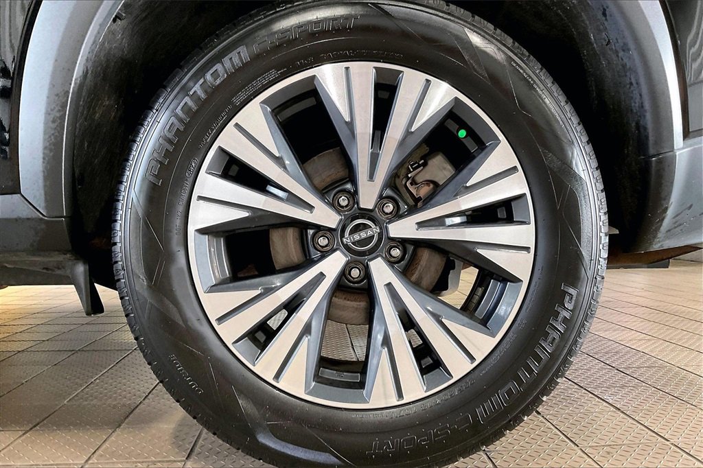 Used 2023 Nissan Rogue SV image 33
