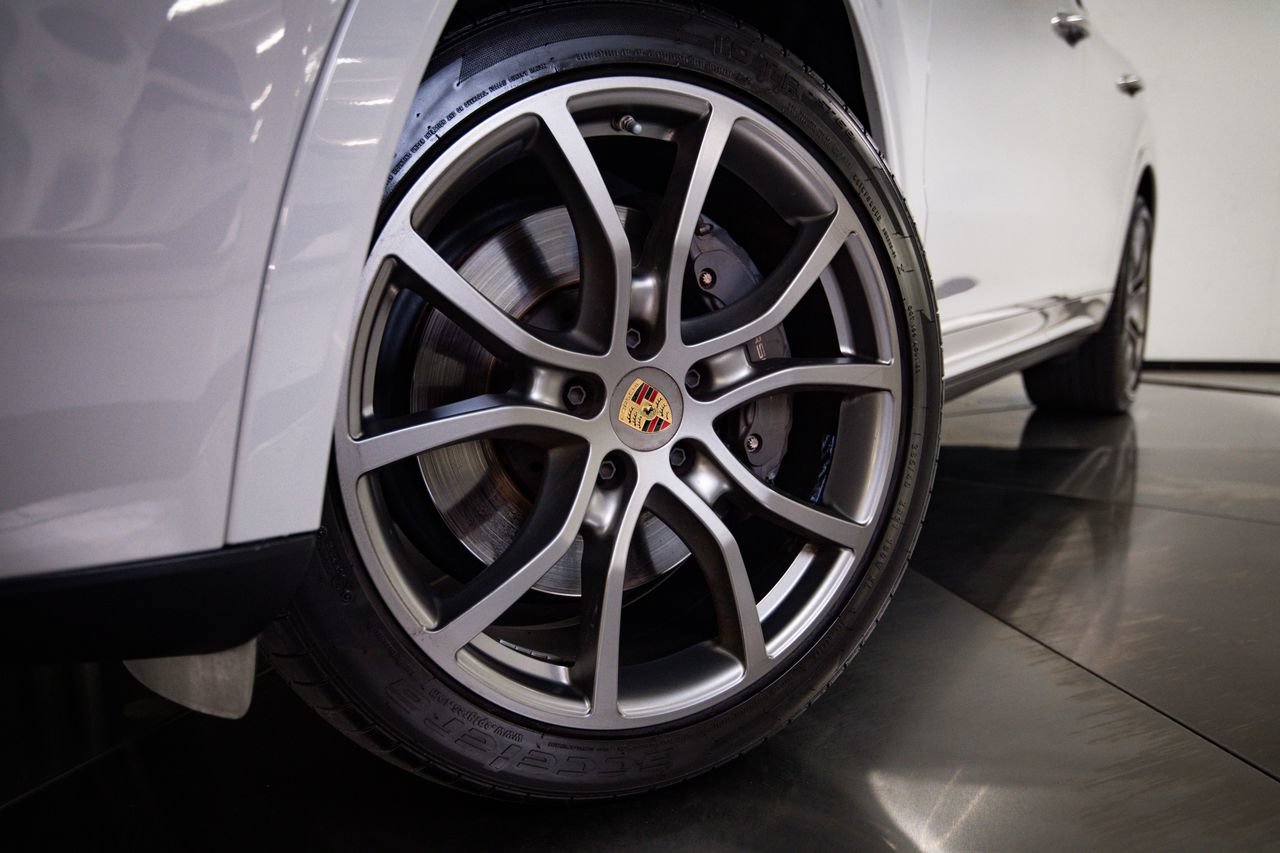 Certified 2023 Porsche Cayenne AWD/4WD image 12