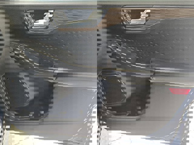 Used 2020 Ford Escape Titanium w/ Titanium Premium Package 2.0 image 3