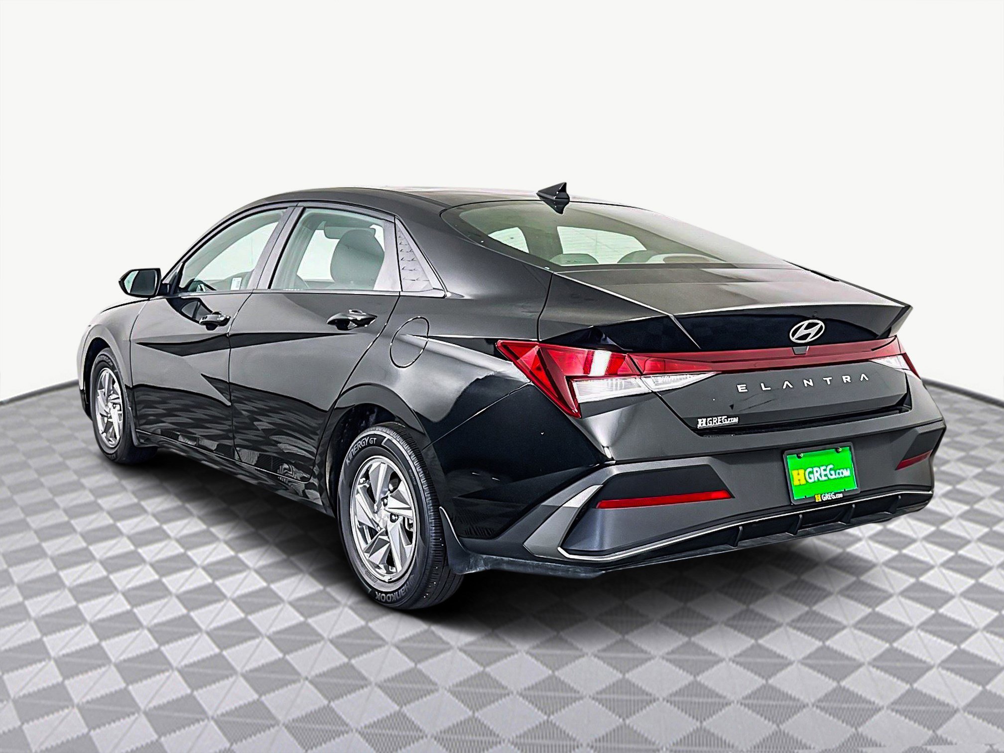 Used 2025 Hyundai Elantra SE image 7
