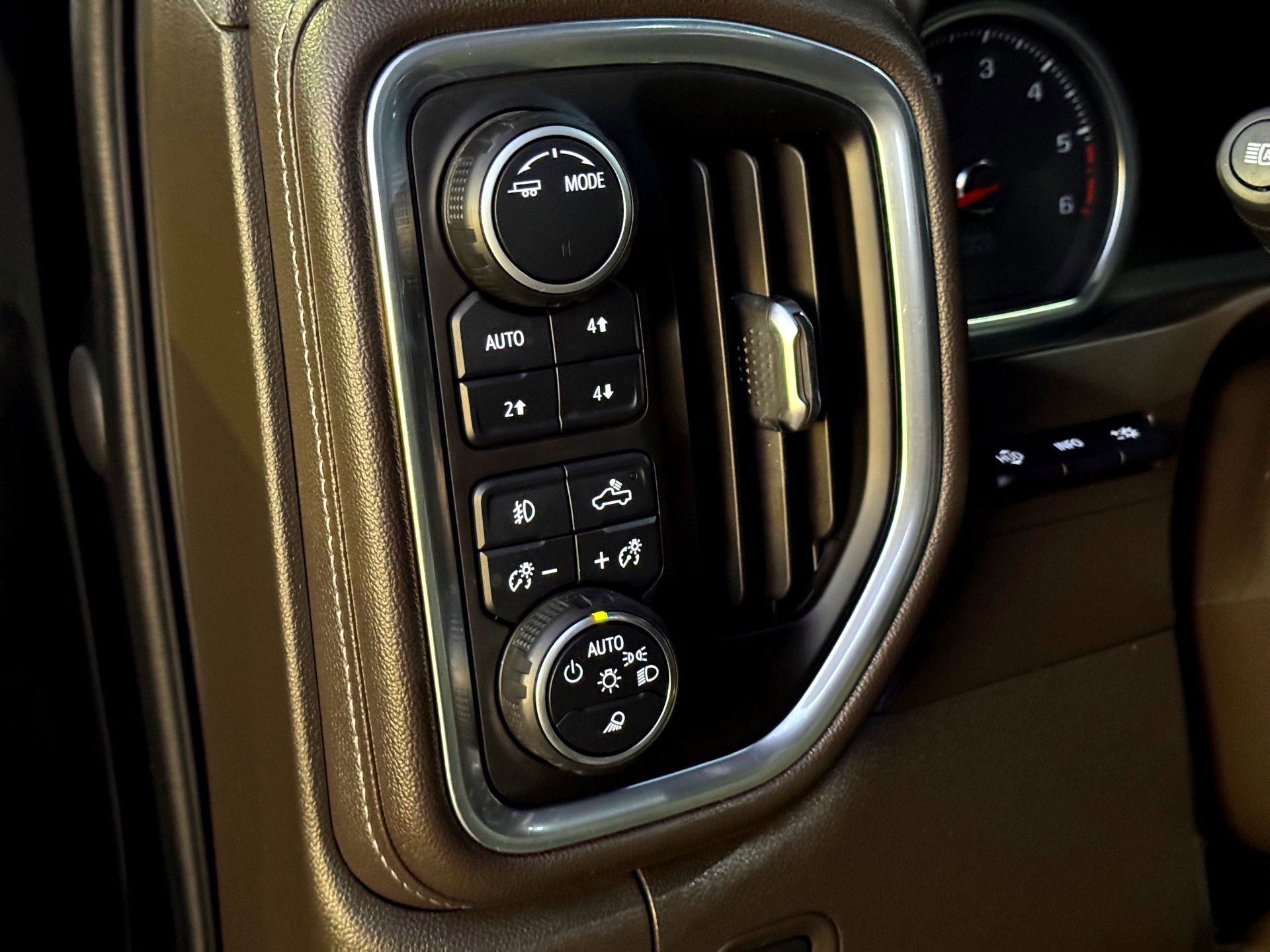 Used 2020 Chevrolet Silverado 1500 LTZ image 15