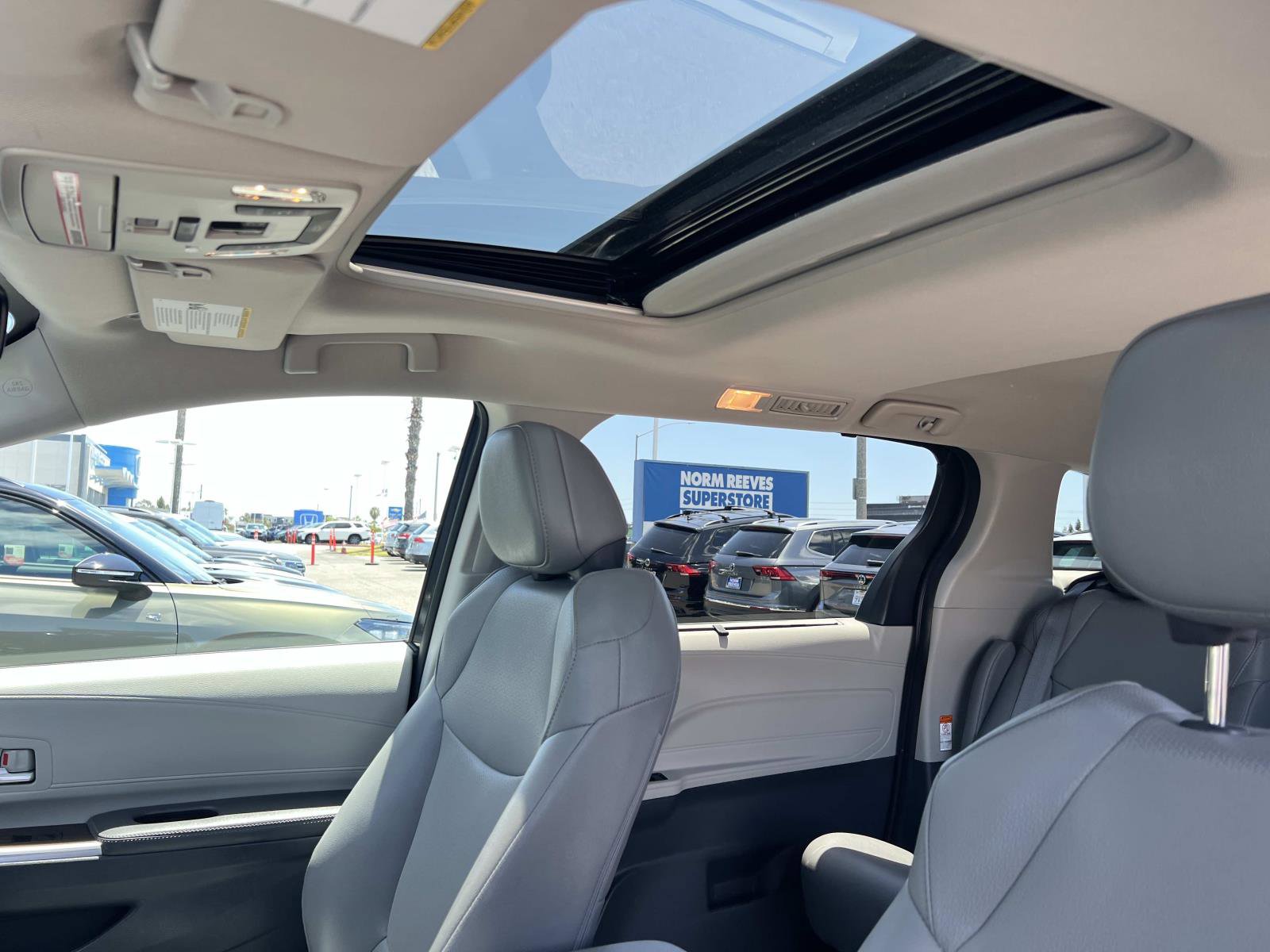 Used 2023 Toyota Sienna XLE FWD image 18