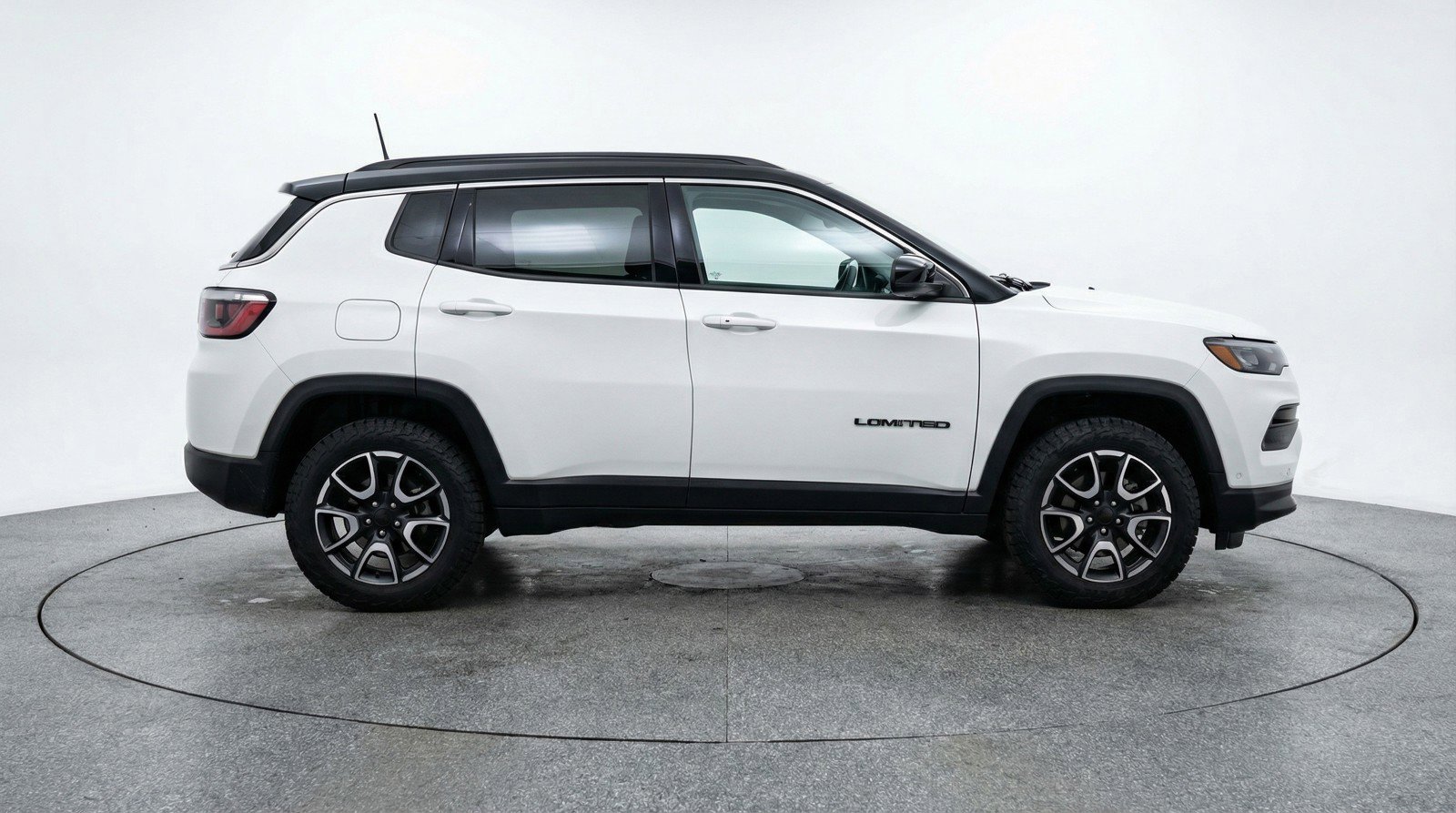 Used 2025 Jeep Compass Trailhawk image 11