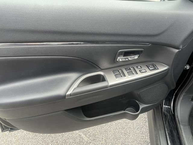Used 2025 Mitsubishi Outlander Sport SE AWD/4WD image 16