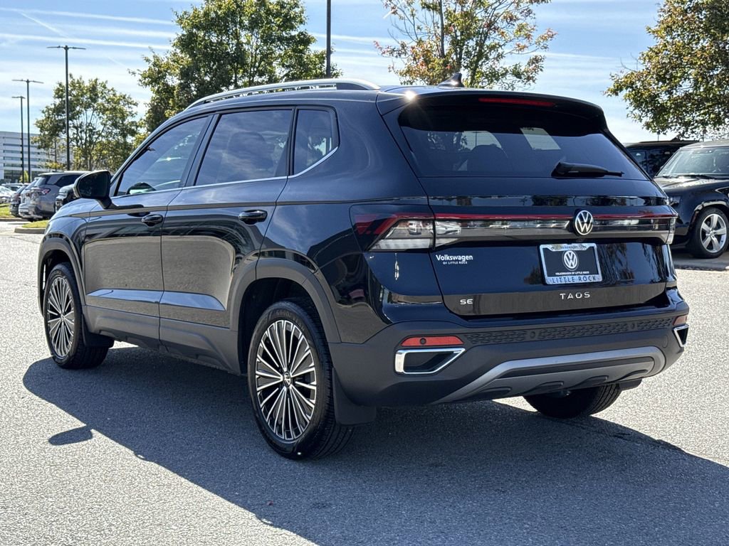Used 2025 Volkswagen Taos SE image 5