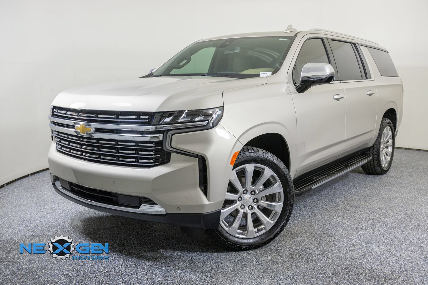 Used 2022 Chevrolet Suburban Premier AWD/4WD image 3