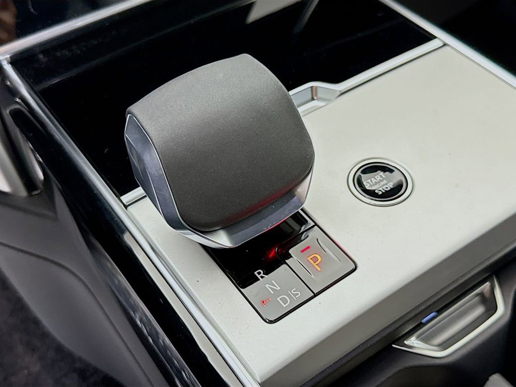 New 2026 Land Rover Range Rover SE image 19