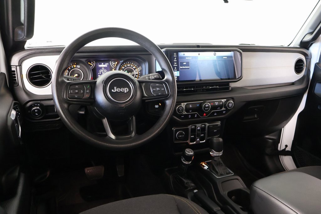 Used 2024 Jeep Gladiator Sport image 2