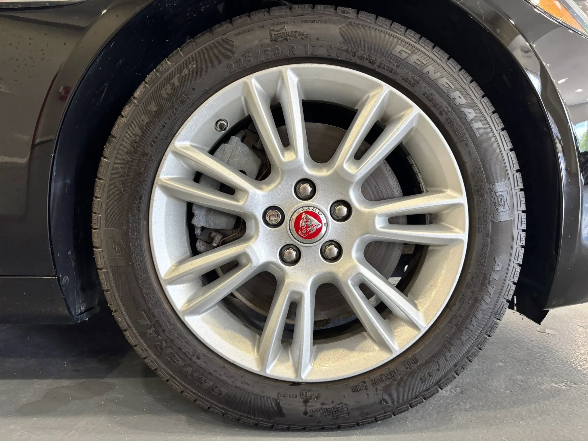 Used 2017 Jaguar XE Premium image 51