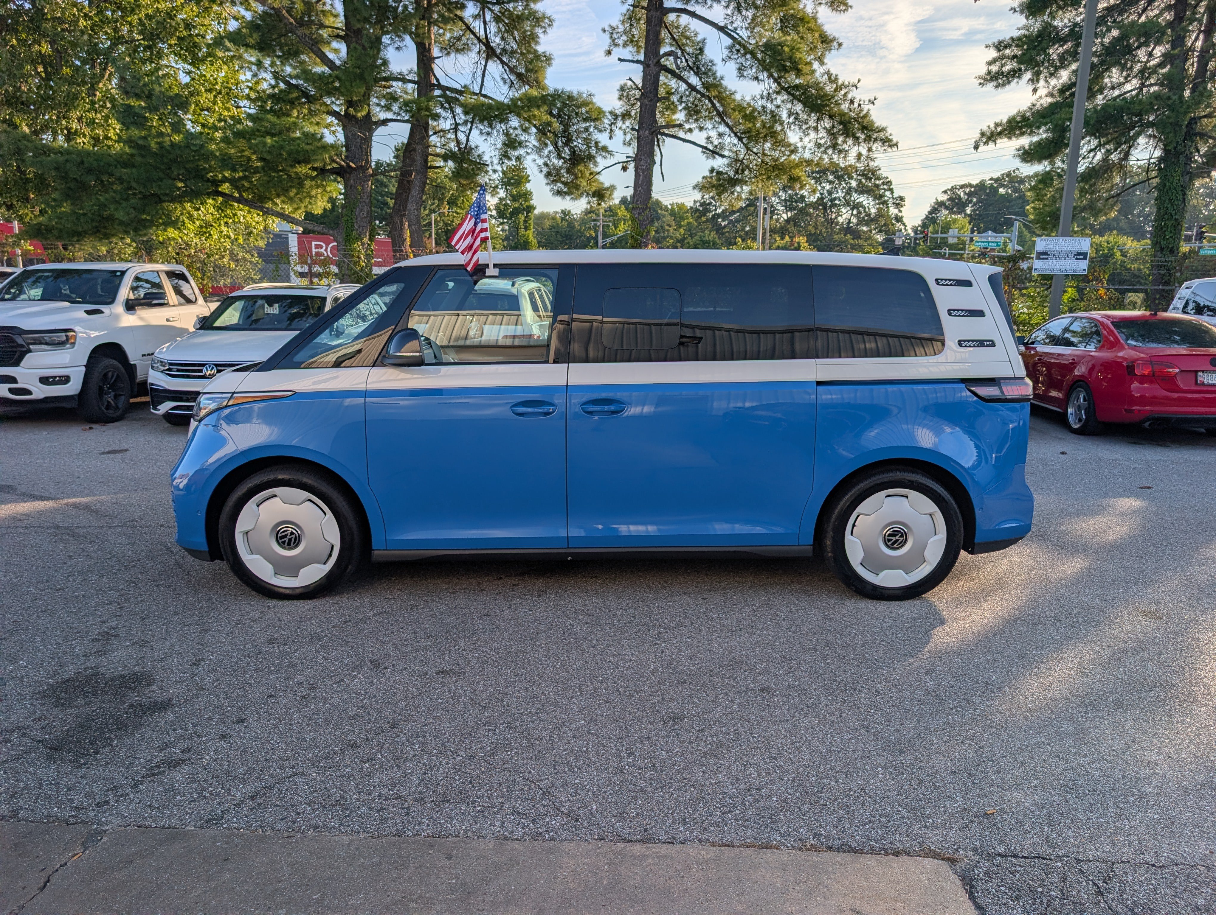 Used 2025 Volkswagen ID. Buzz 1st Edition RWD image 6