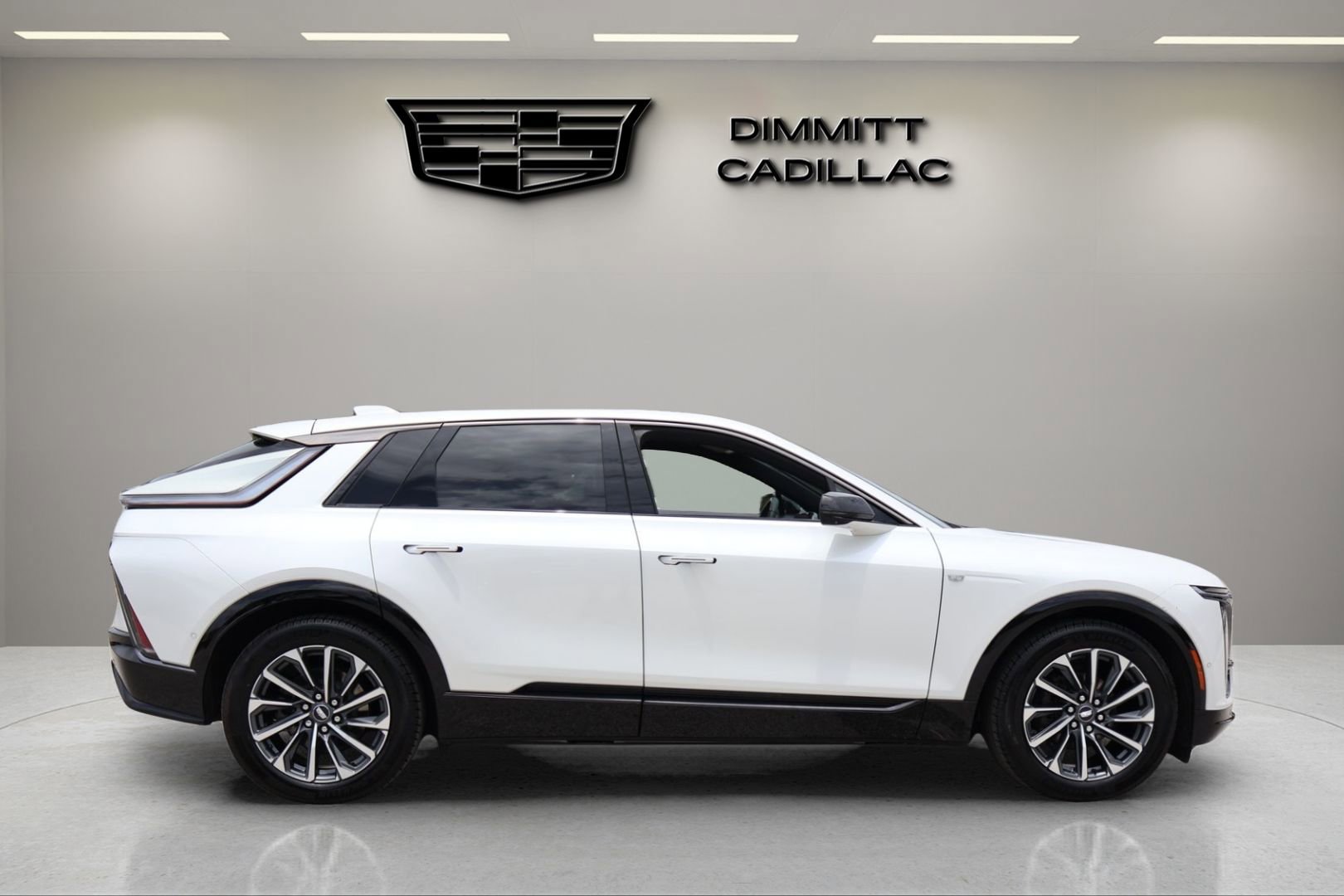 Used 2024 Cadillac Lyriq Sport RWD image 6