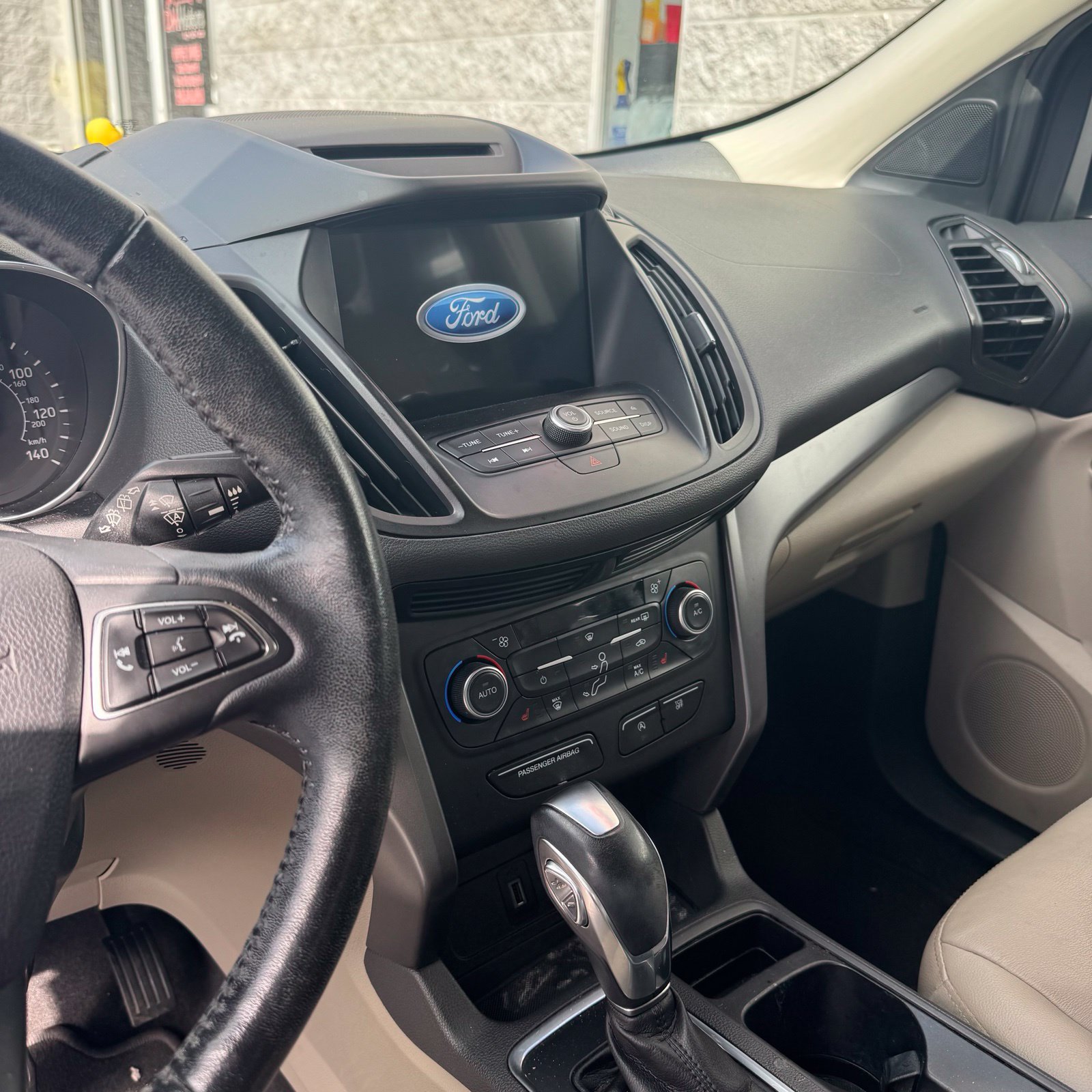 Used 2018 Ford Escape SEL w/ Ford Safe & Smart Package FWD image 10
