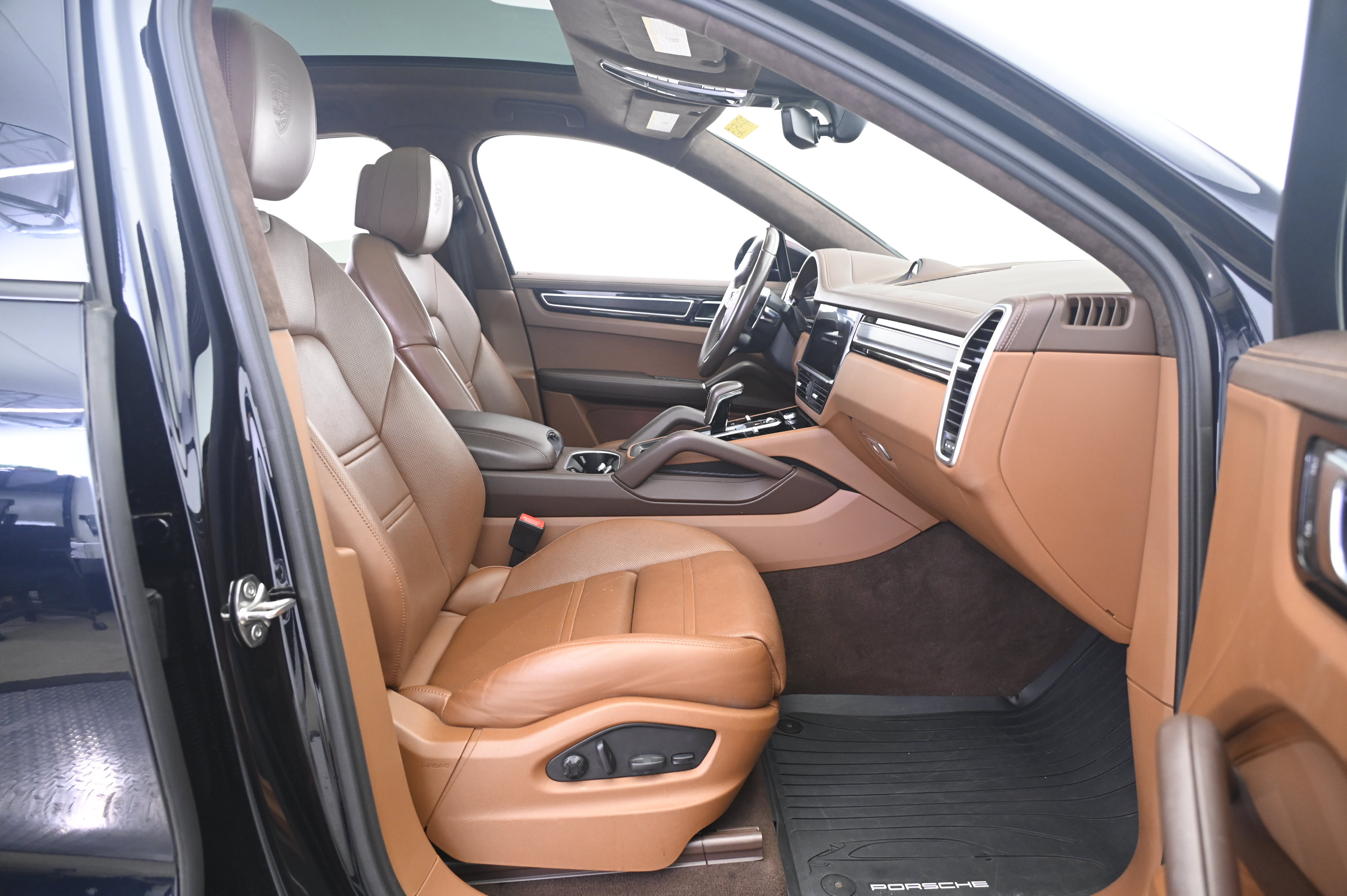 Certified 2023 Porsche Cayenne GTS AWD/4WD image 23
