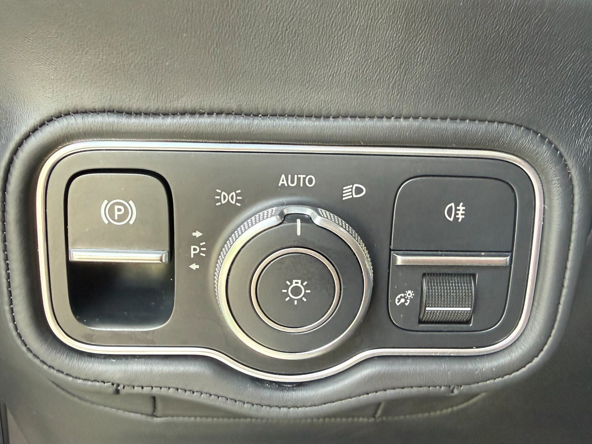 Used 2025 Mercedes-Benz G 63 AMG 4MATIC image 36
