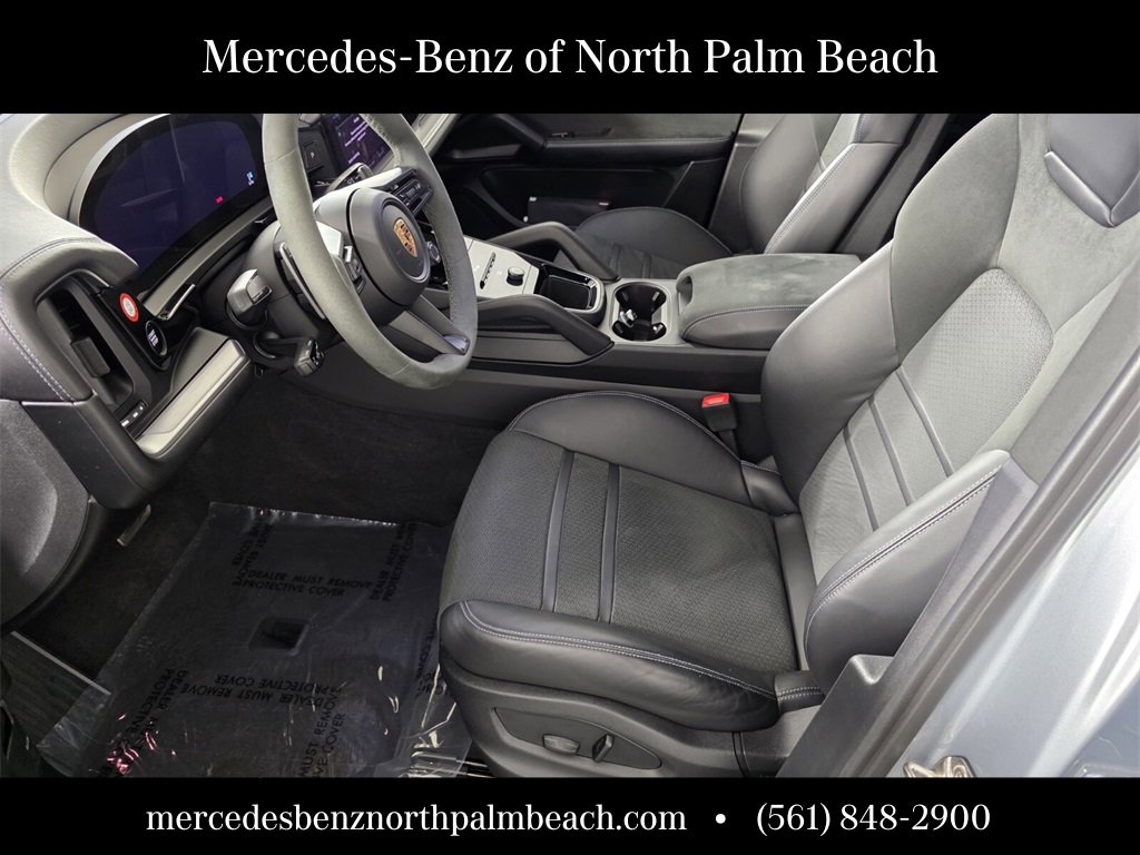 Used 2025 Porsche Cayenne GTS image 9