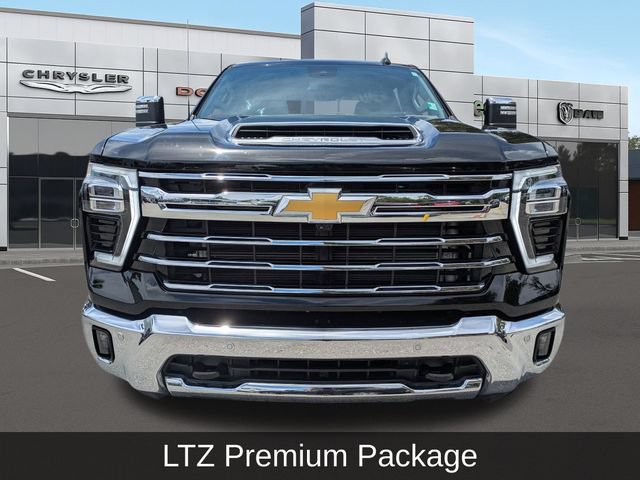 Used 2024 Chevrolet Silverado 2500 LTZ w/ LTZ Premium Package AWD/4WD image 9