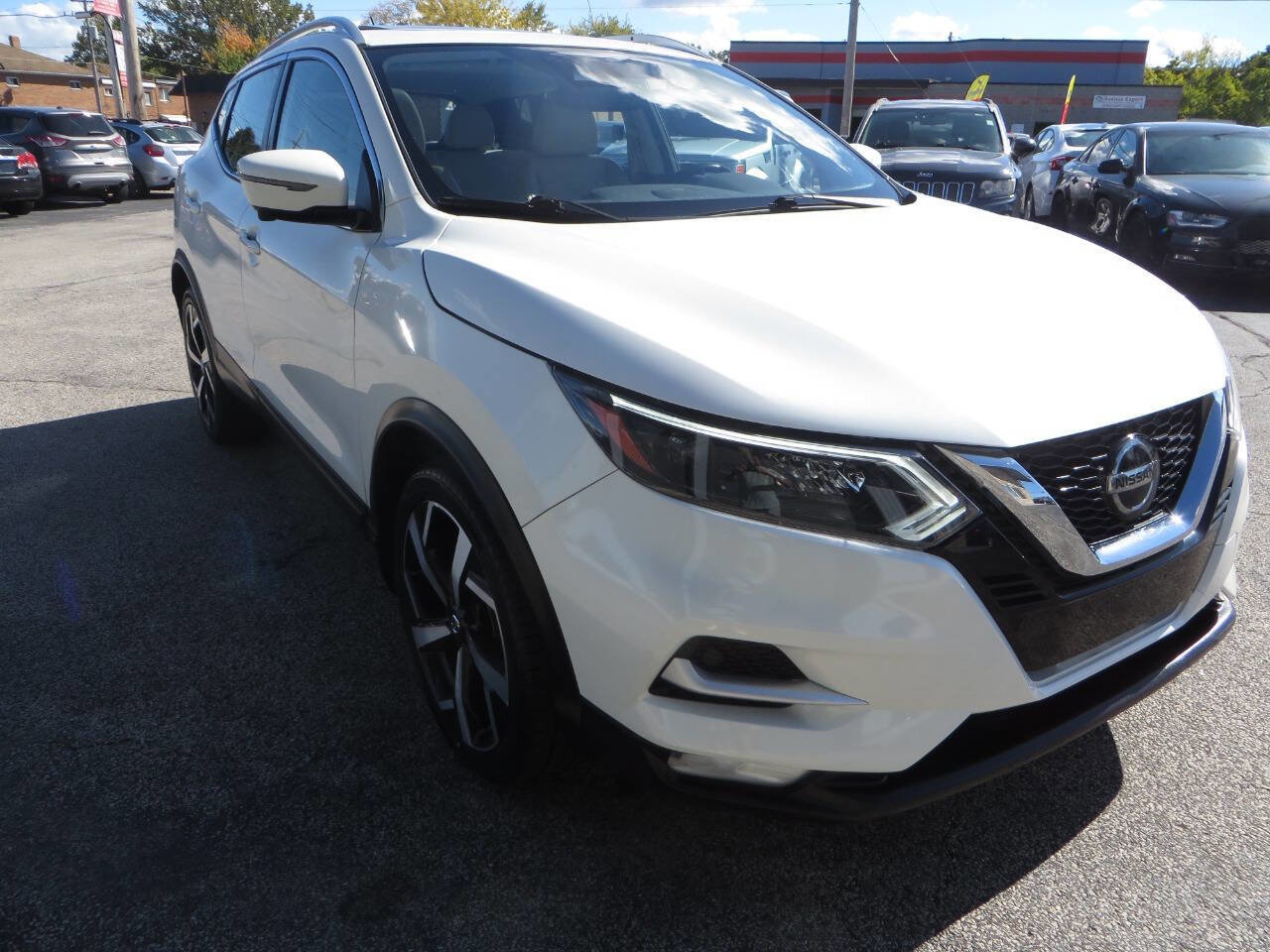 Used 2022 Nissan Rogue Sport SL w/ Premium Package image 4