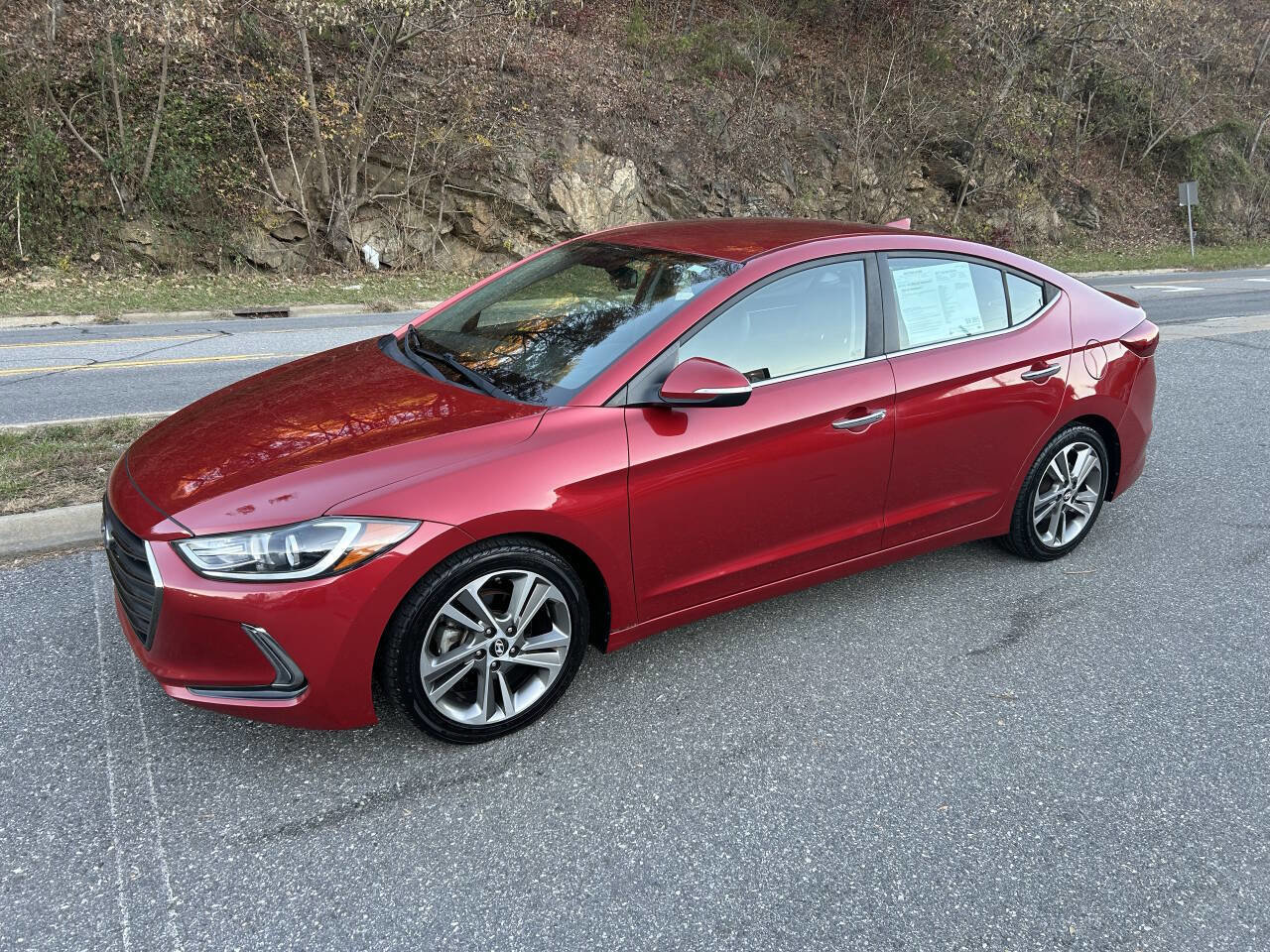 Used 2017 Hyundai Elantra Limited image 3