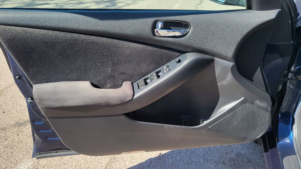 Used 2011 Nissan Altima 3.5 SR w/ Sport Pkg image 23