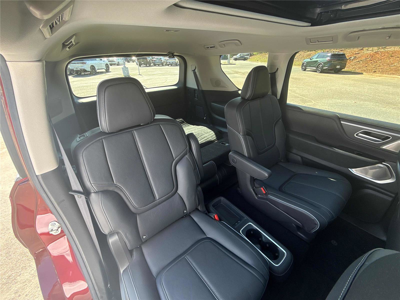 Certified 2025 INFINITI QX80 Sensory image 30