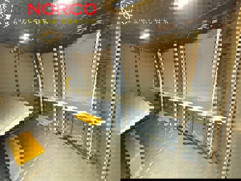 Used 2018 Mercedes-Benz Sprinter 2500 image 3