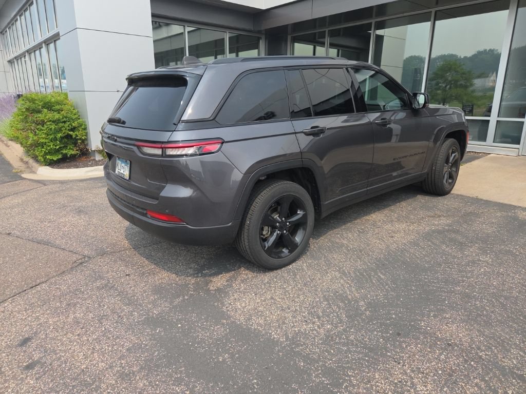 Used 2023 Jeep Grand Cherokee Altitude AWD/4WD image 18