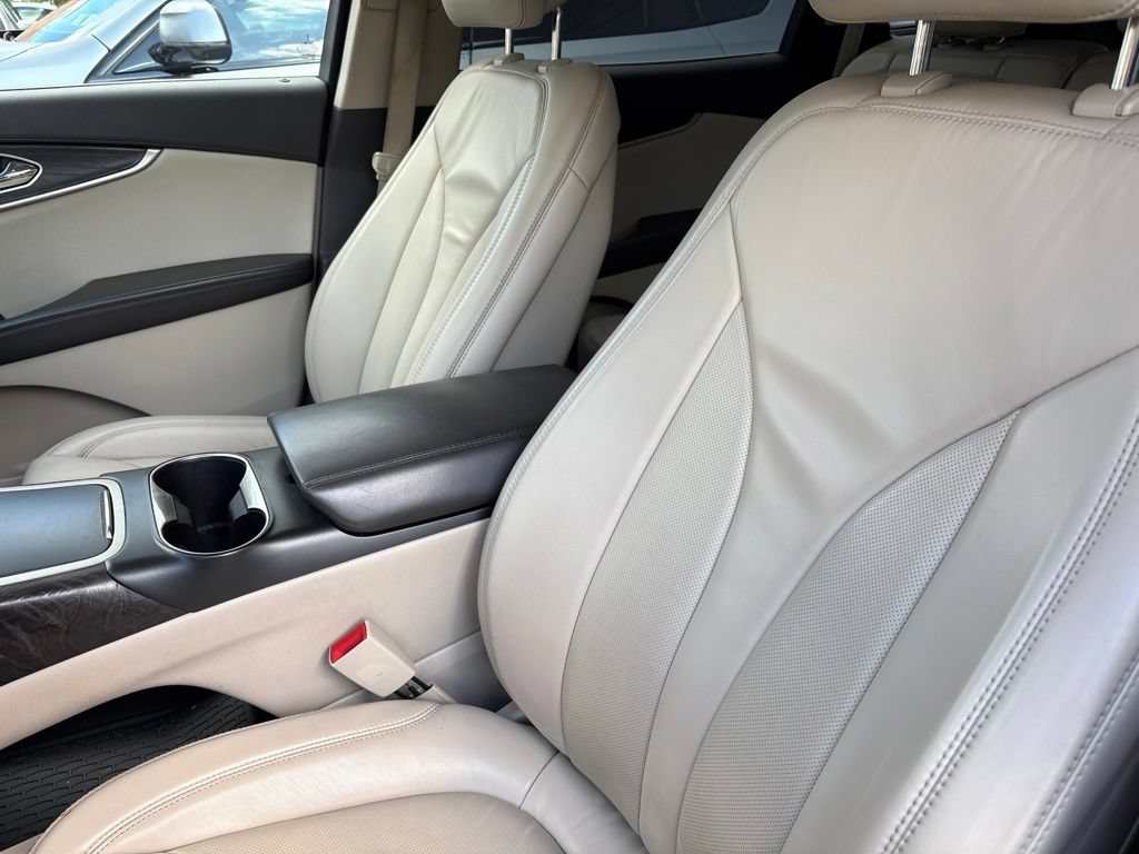 Used 2017 Lincoln MKX Select w/ Select Plus Package AWD/4WD image 6