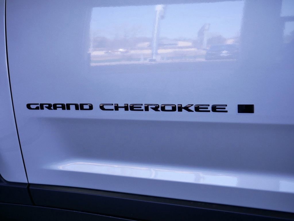 Used 2024 Jeep Grand Cherokee Altitude image 18