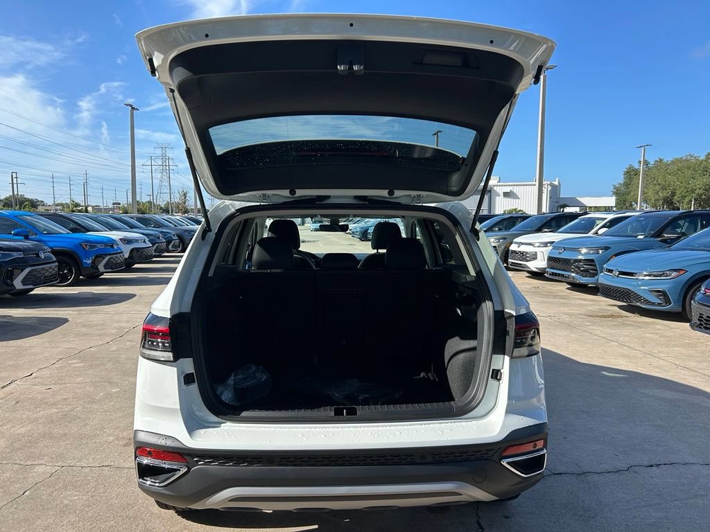 New 2026 Volkswagen Taos SE FWD image 41