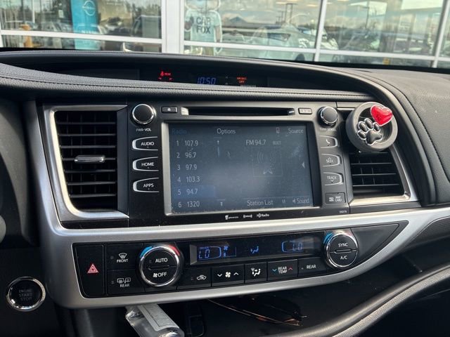 Used 2018 Toyota Highlander SE image 12
