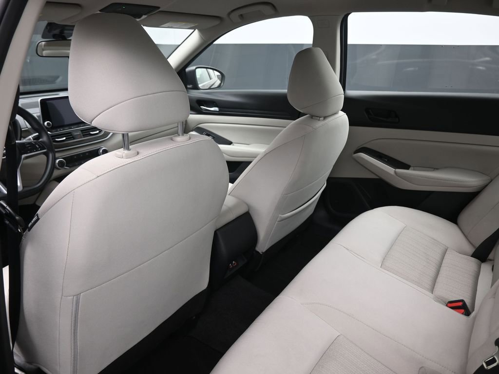 Used 2025 Nissan Altima 2.5 SV image 23