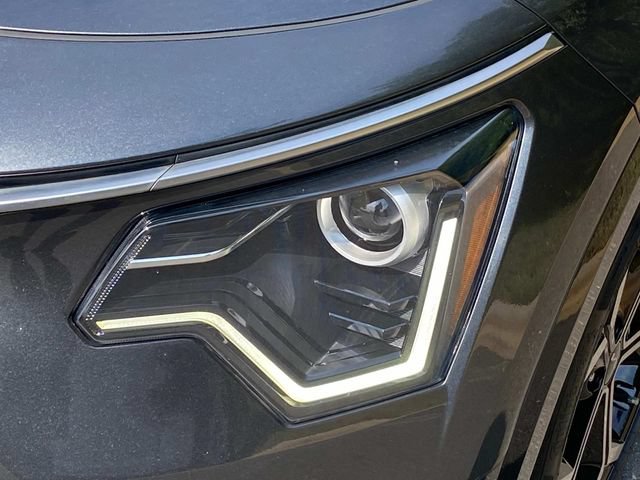 Used 2023 Kia Niro EX Touring FWD image 4