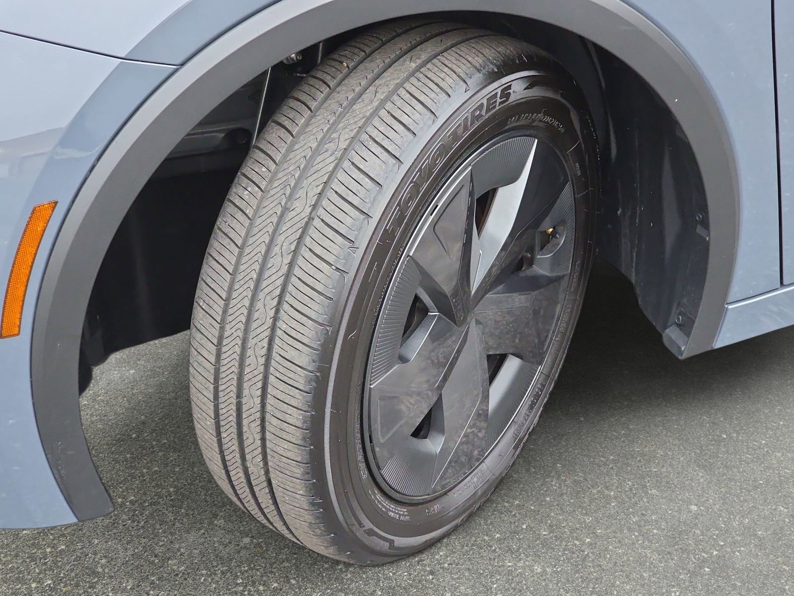 Used 2025 Toyota Prius LE image 30