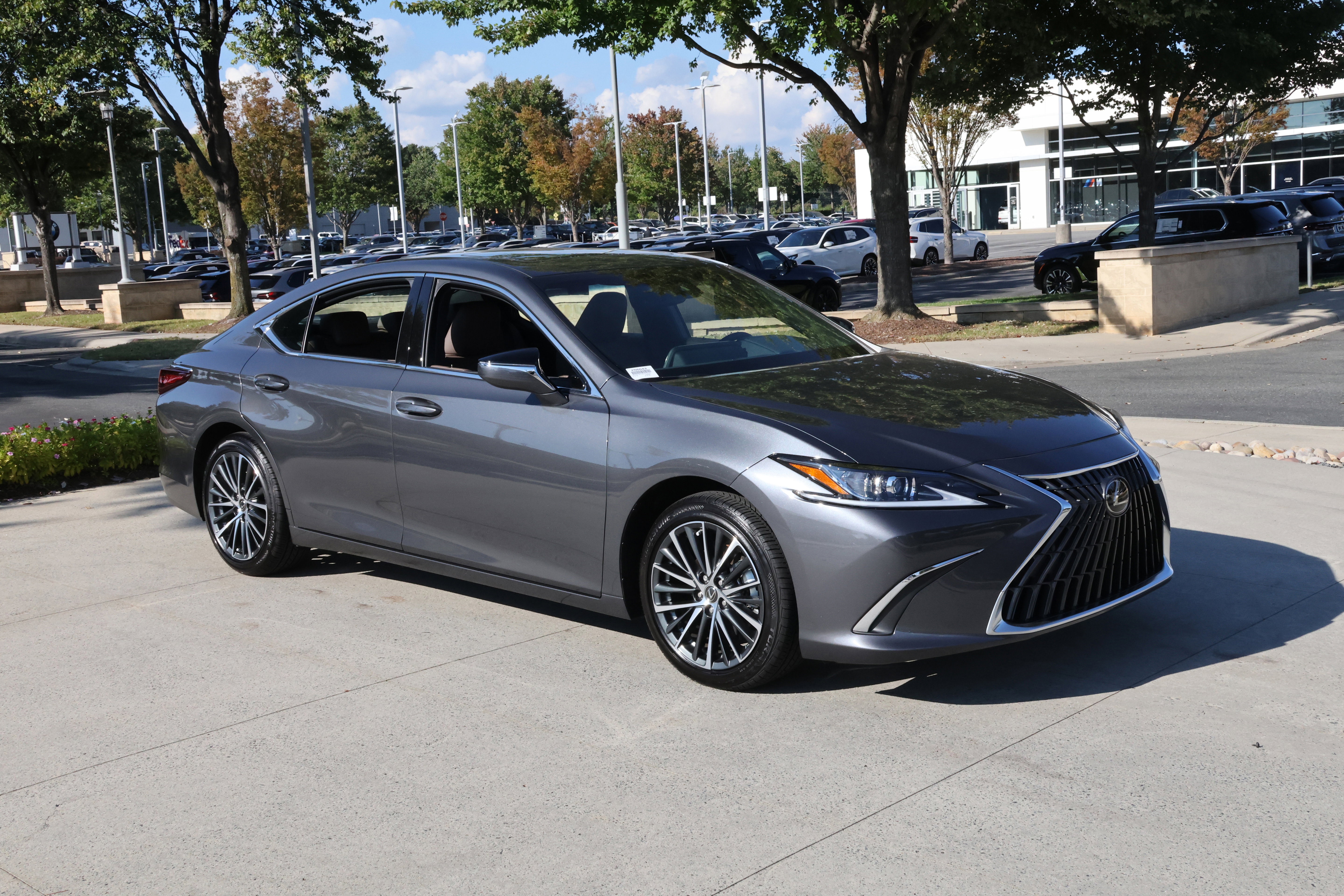 Used 2025 Lexus ES 350 w/ Premium Package image 2
