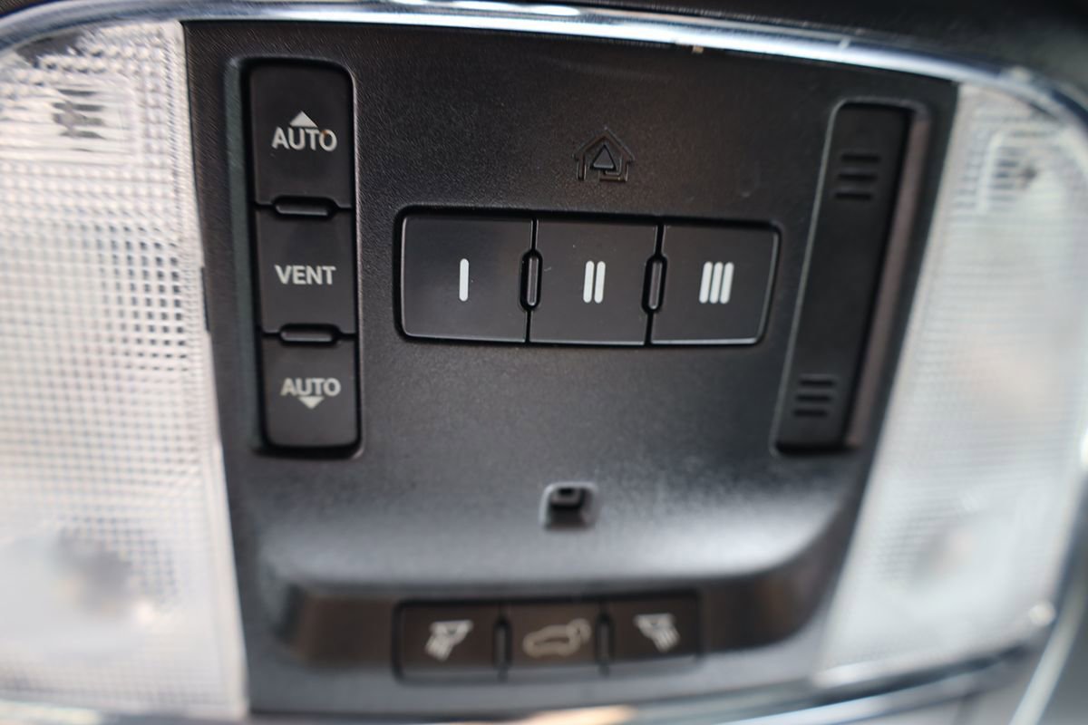 Used 2018 Jeep Grand Cherokee Limited AWD/4WD image 34