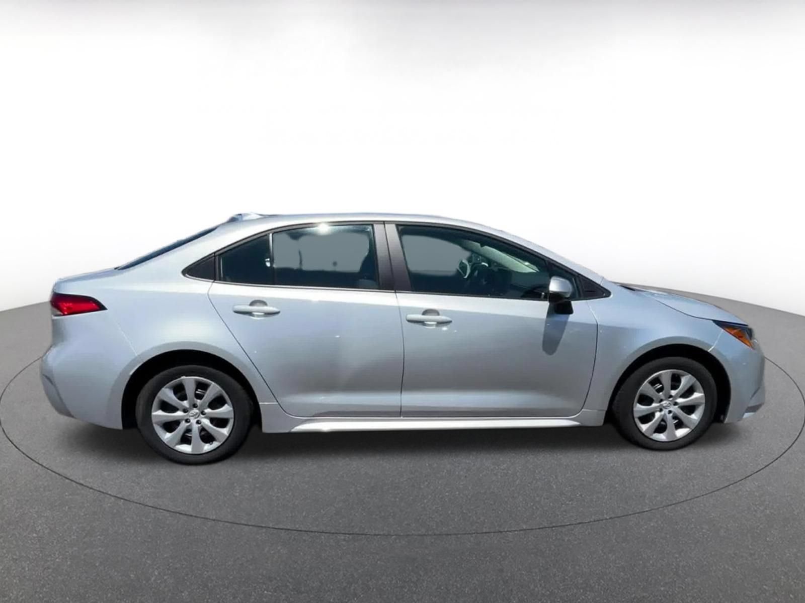 Used 2025 Toyota Corolla LE FWD image 16