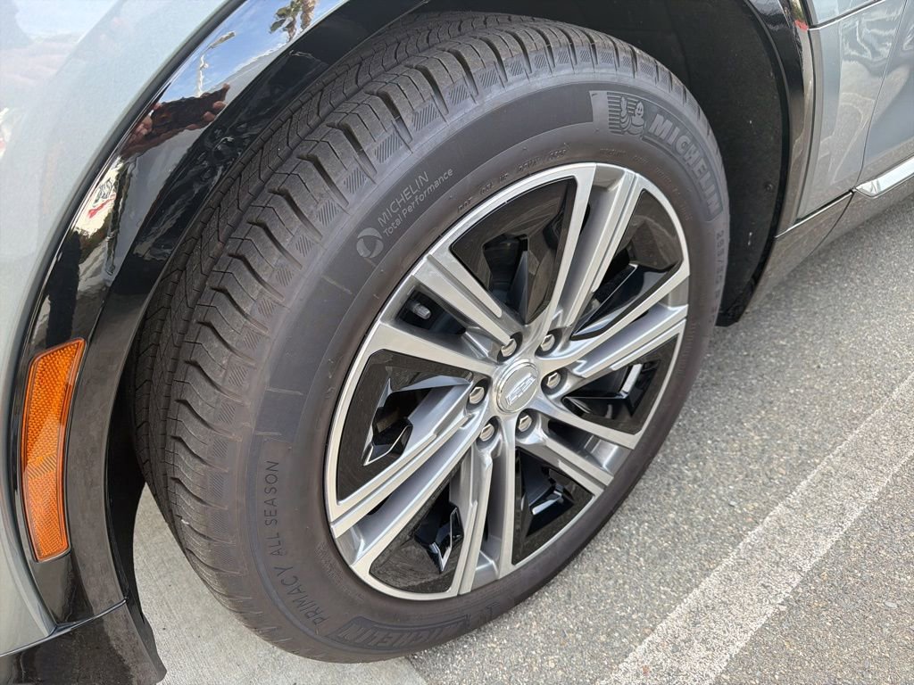 Used 2026 Cadillac Lyriq Premium Luxury AWD/4WD image 3