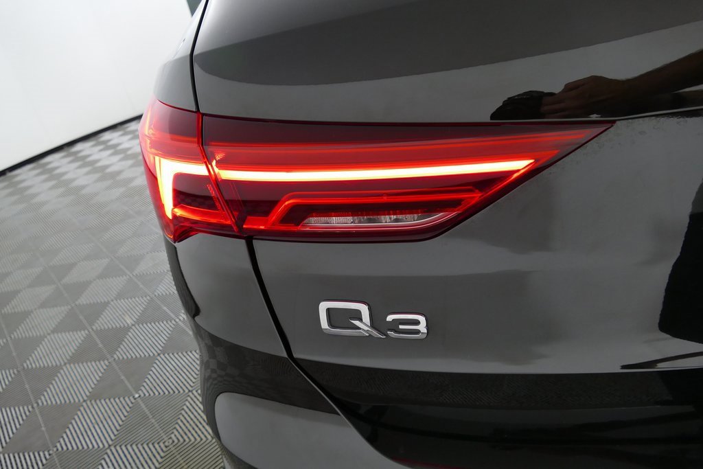 Used 2023 Audi Q3 2.0T Premium image 31