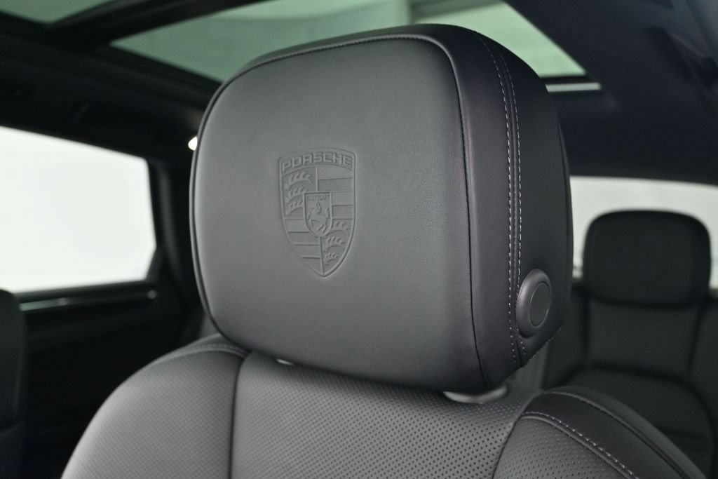 New 2026 Porsche Macan AWD/4WD image 20