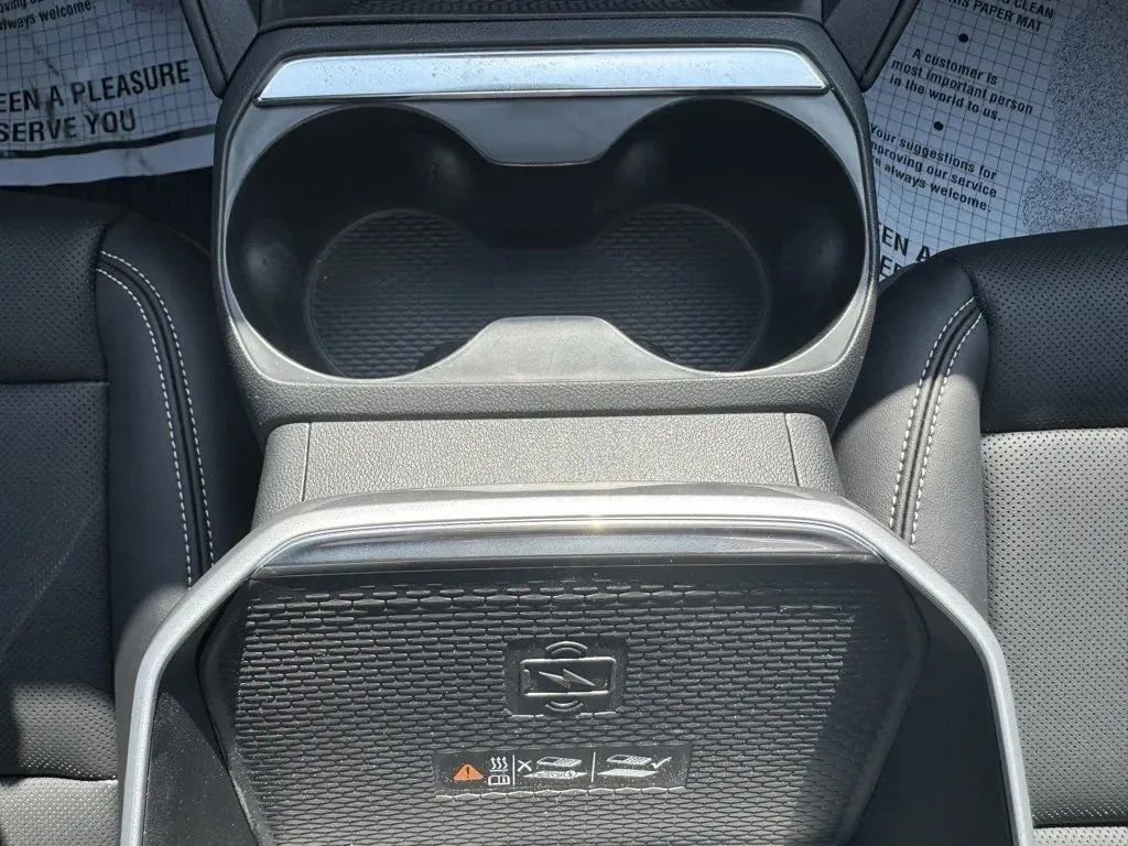 Used 2023 Chrysler Pacifica Touring-L image 26