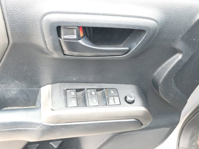 Used 2016 Toyota Tacoma SR5 w/ SR5 Appearance Package (SN) image 10