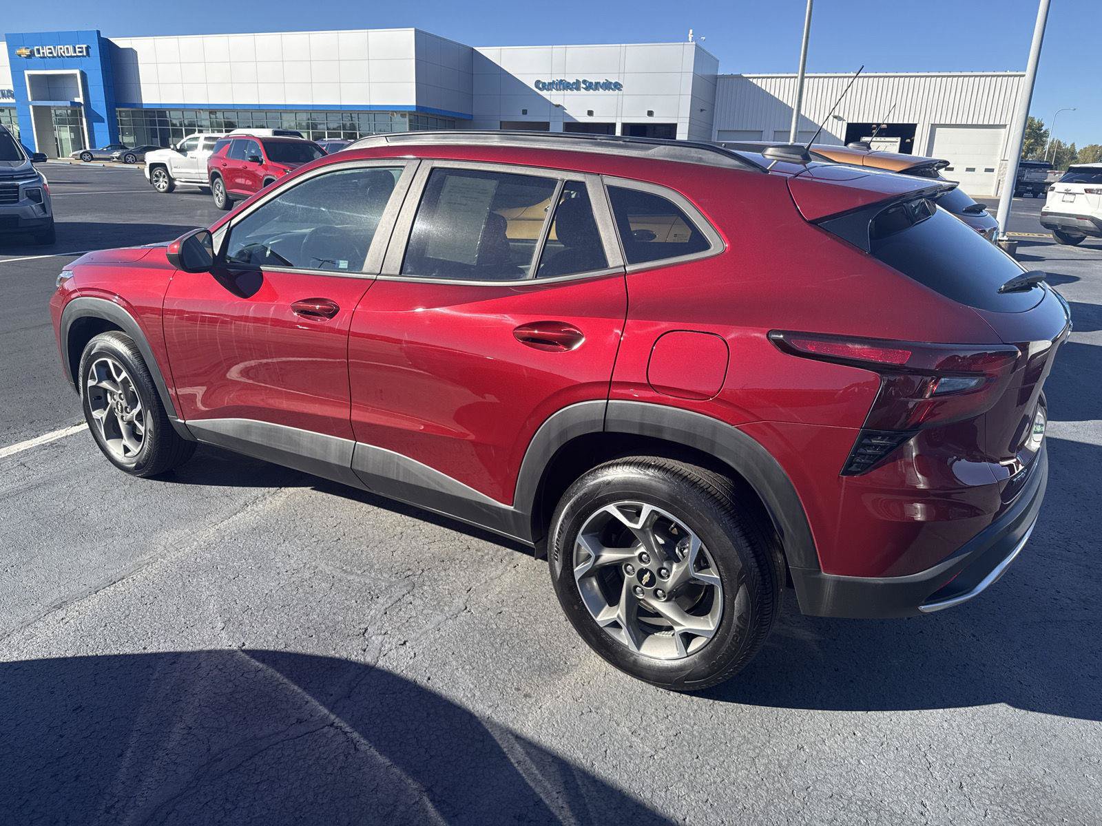 Used 2025 Chevrolet Trax LT w/ Driver Confidence Package FWD image 2