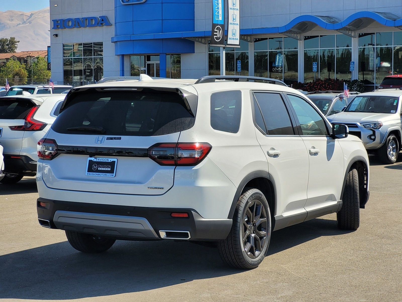New 2025 Honda Pilot Touring image 5