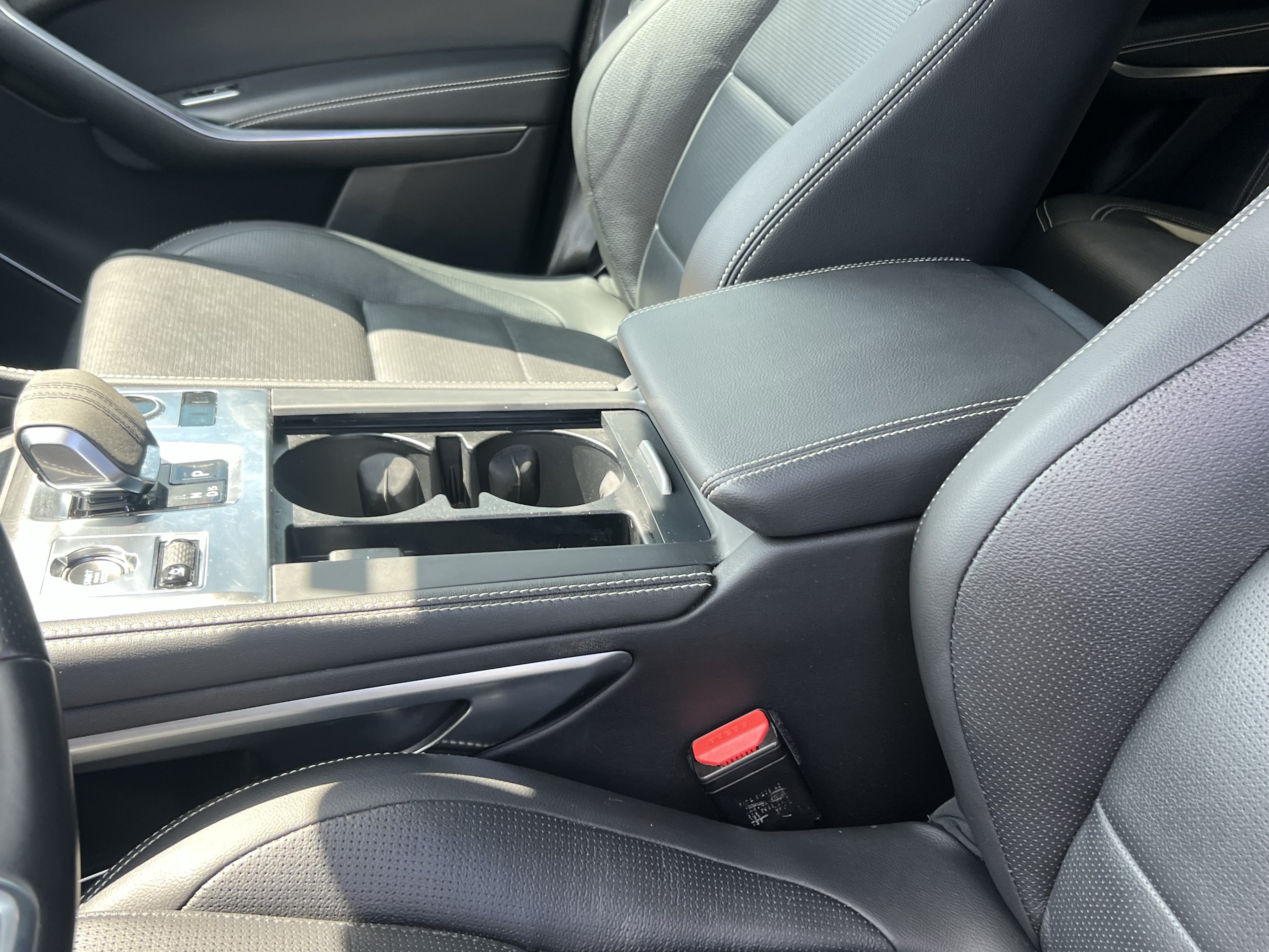 Certified 2023 Jaguar F-PACE R-Dynamic S AWD/4WD image 28