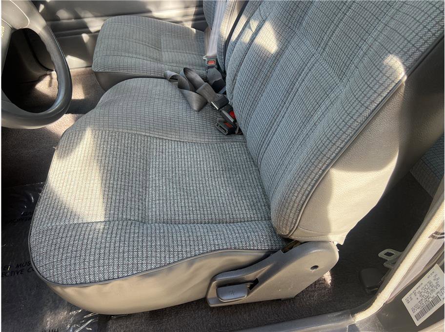 Used 1990 Toyota Pickup Deluxe image 12