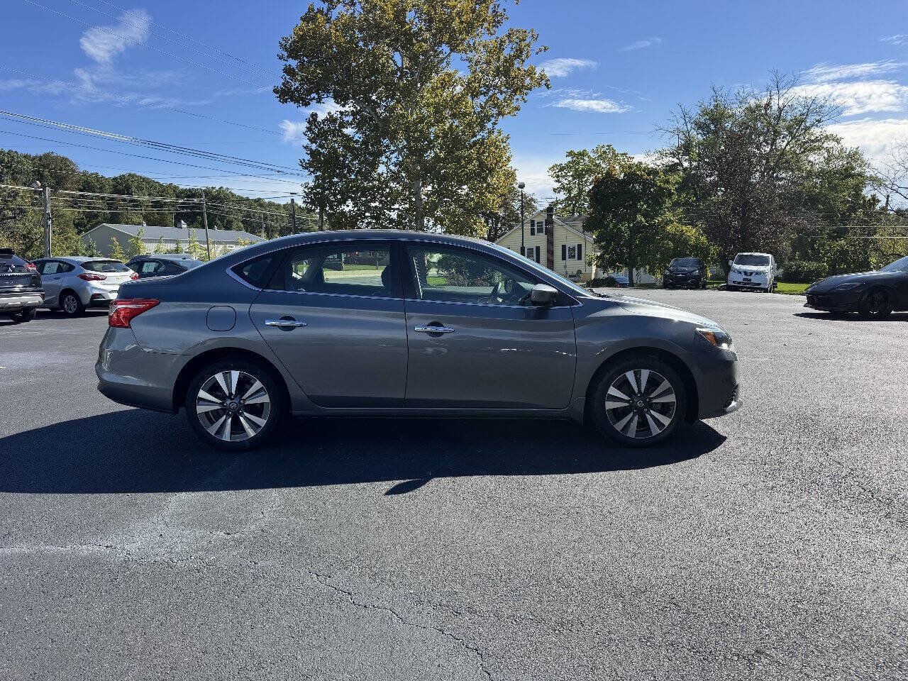 Used 2019 Nissan Sentra SV w/ Special Edition Package FWD image 5