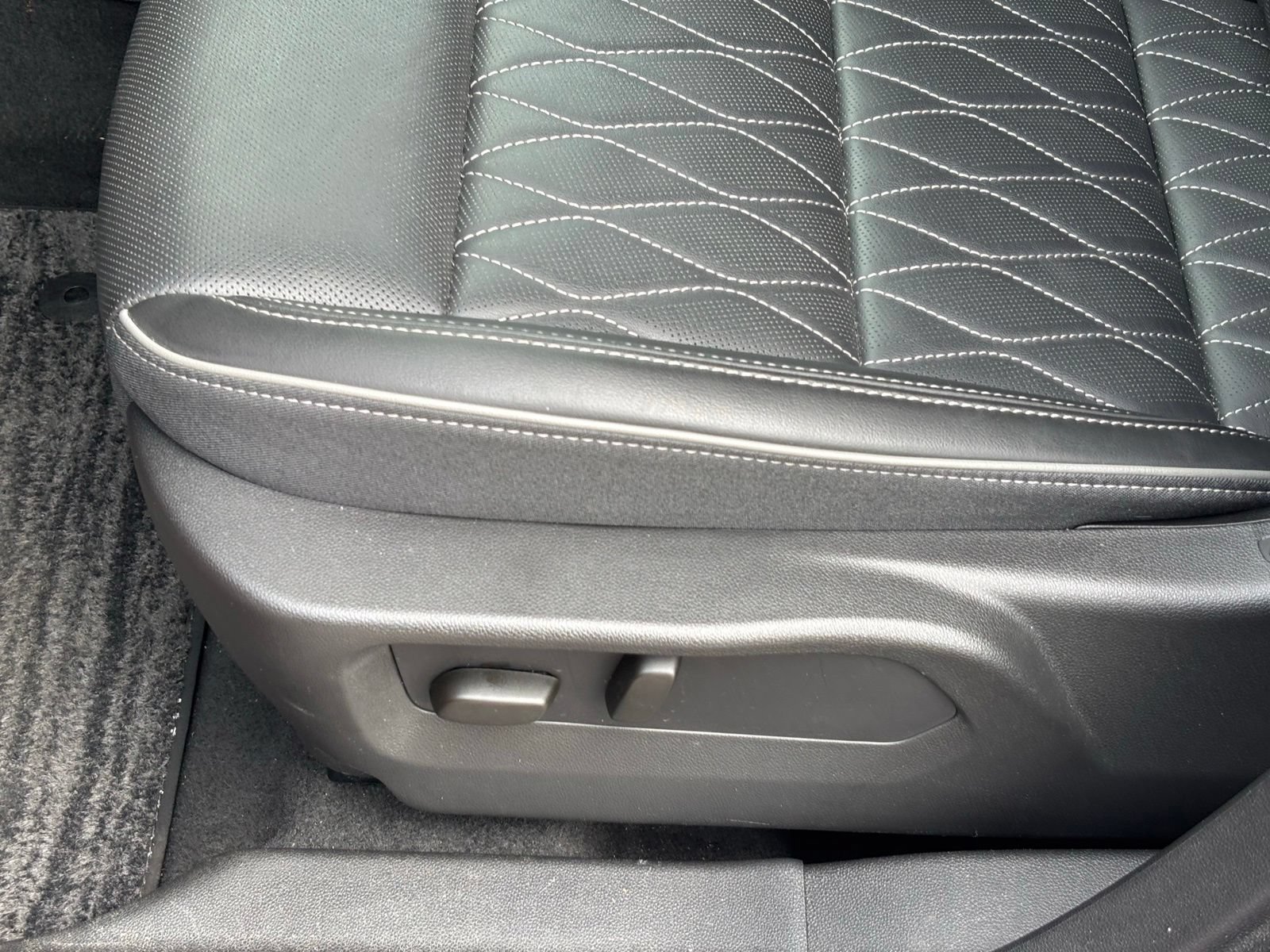 Used 2023 Buick Envision Avenir AWD/4WD image 15